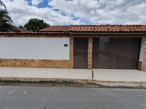 Casa à Venda