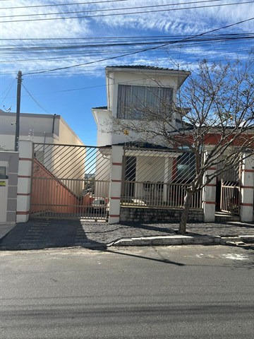 Casa à Venda